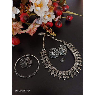 Short kolhapuri Necklace-Necklace-Oxidised Jewellery-Fashtreet India